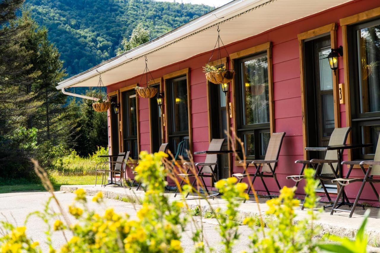 Auberge De Jeunesse Le Camp De Base LʼAnse-Saint-Jean 外观 照片