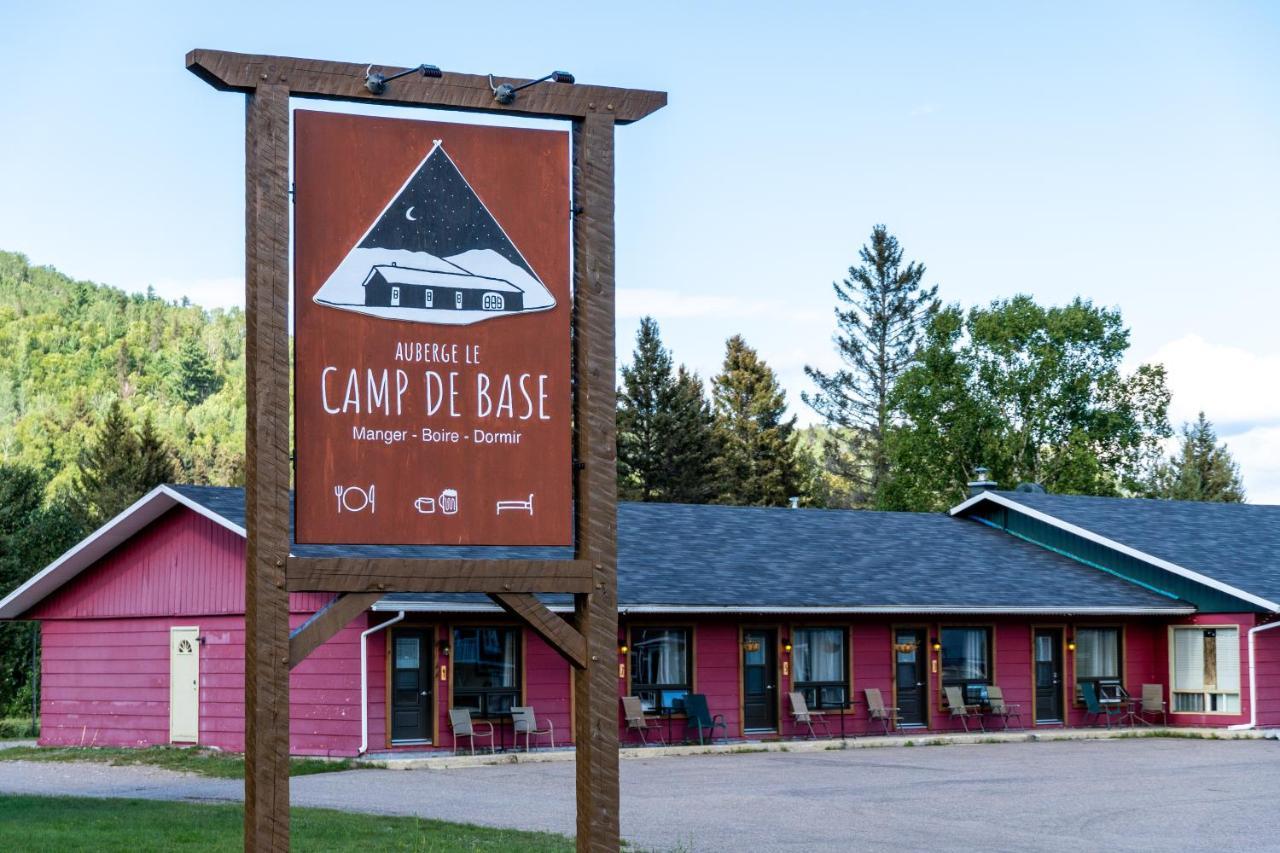 Auberge De Jeunesse Le Camp De Base LʼAnse-Saint-Jean 外观 照片