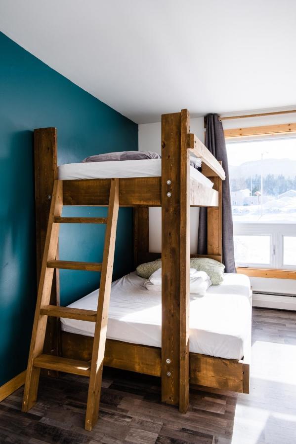 Auberge De Jeunesse Le Camp De Base LʼAnse-Saint-Jean 外观 照片