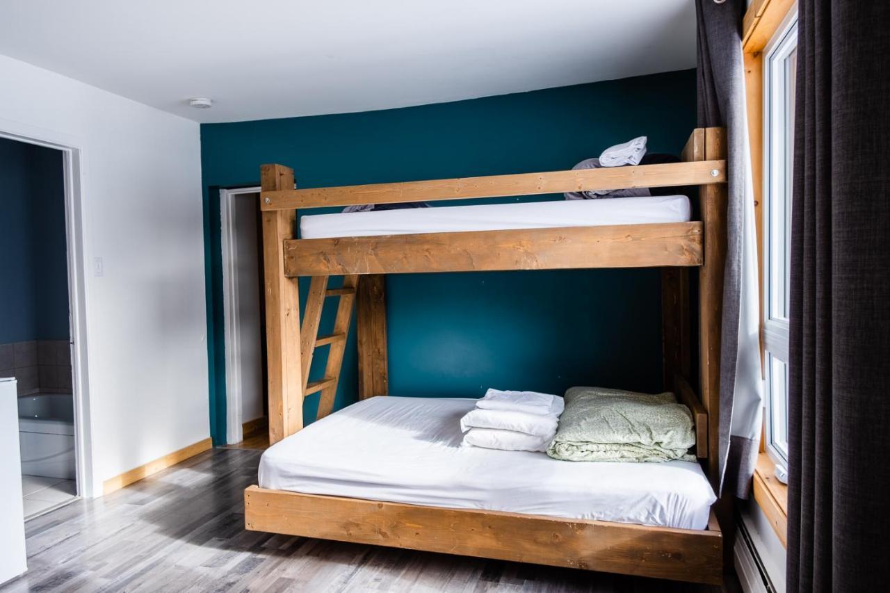 Auberge De Jeunesse Le Camp De Base LʼAnse-Saint-Jean 外观 照片