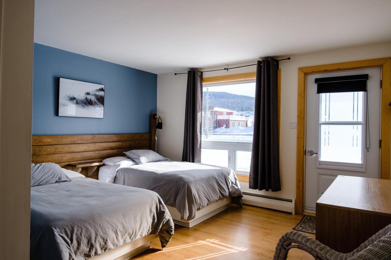 Auberge De Jeunesse Le Camp De Base LʼAnse-Saint-Jean 外观 照片
